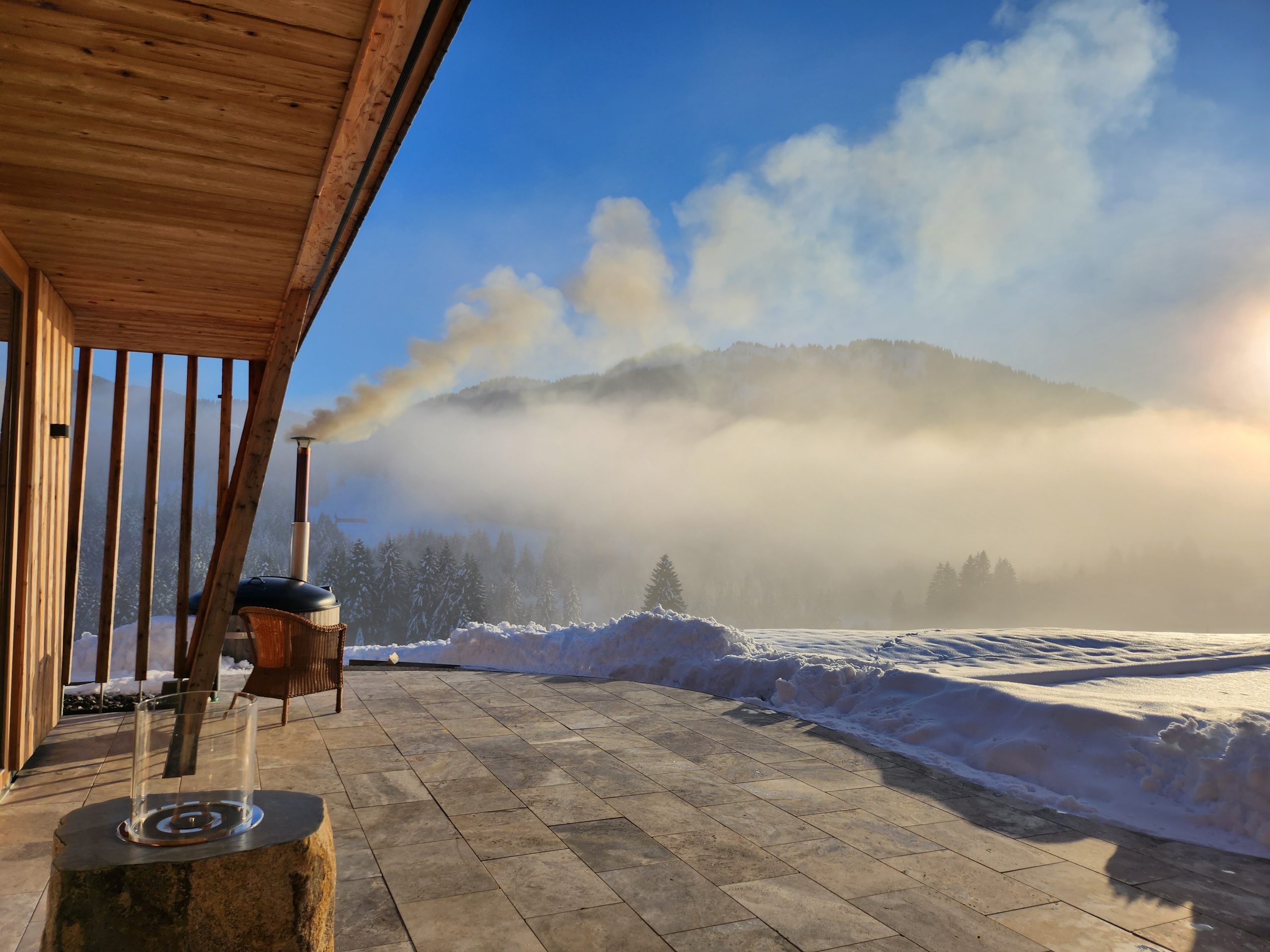 Terrasse des Alpenu über dem Nebelmeer