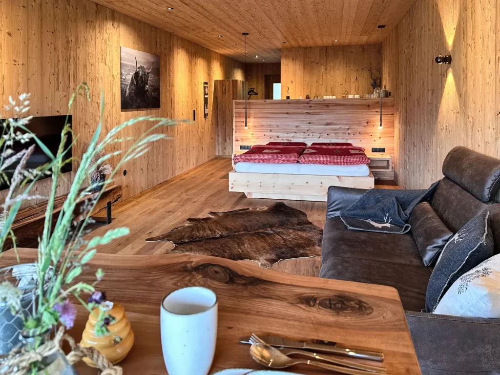 Wohn- und Schlafbereich im Alpenchalet Hektors