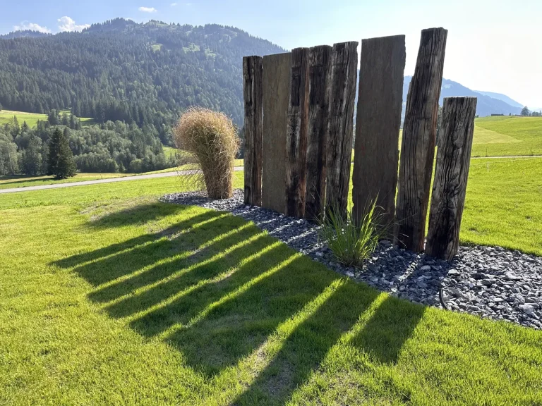 Garten des Chalets im Allgäu im Sommer